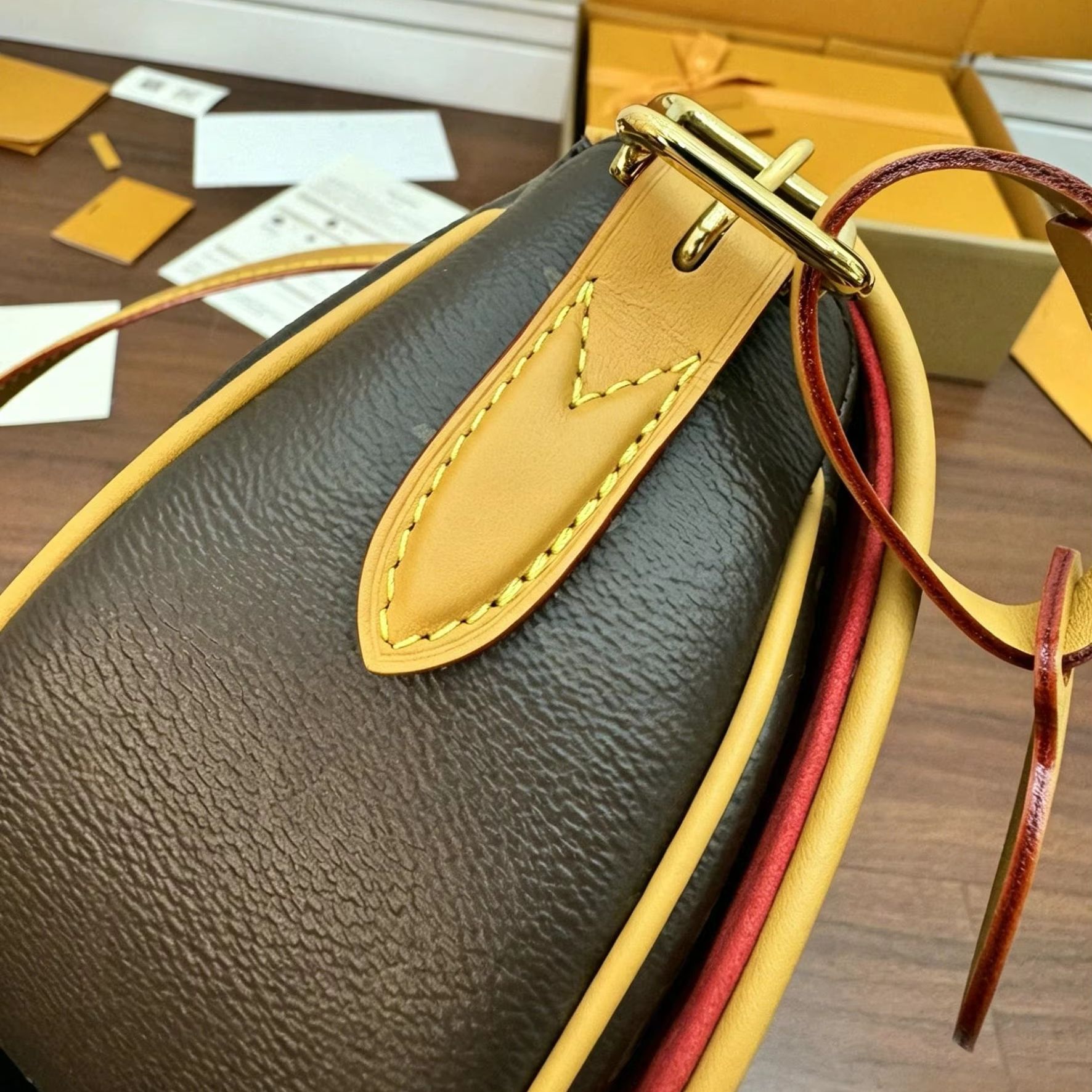 Borsa a Tracolla Cilindrica in - Tote Bag Leather Monogram recensione e prezzo