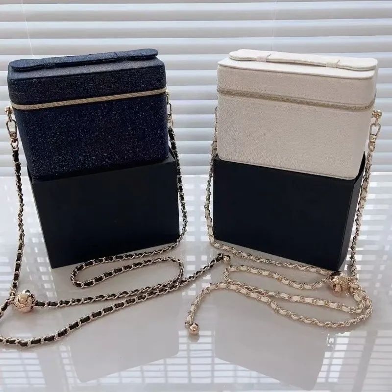 Borsa per il Trucco Edizione L - Luxury Bags Edit recensione e prezzo